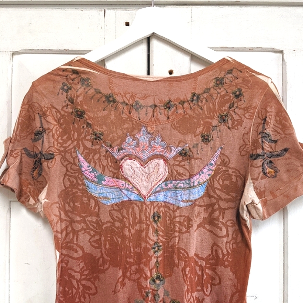 Butterfly dropout appliqué heart vintage wash tee